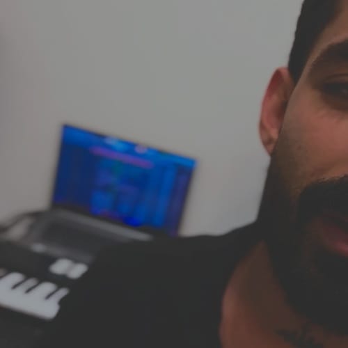 دانلود آهنگ یادت نره قلبت فقط جای منه مال منه رائین &bull; سوپر موزیک
